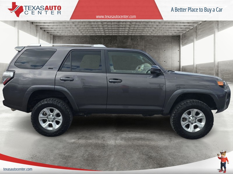 Toyota 4Runner Vehicle Full-screen Gallery Image 4