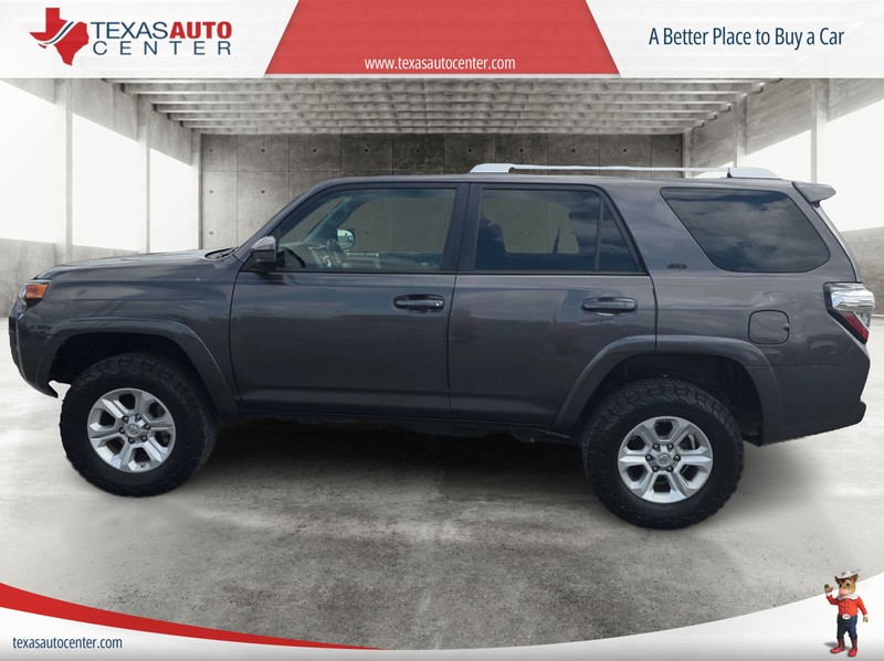 Toyota 4Runner Vehicle Full-screen Gallery Image 5