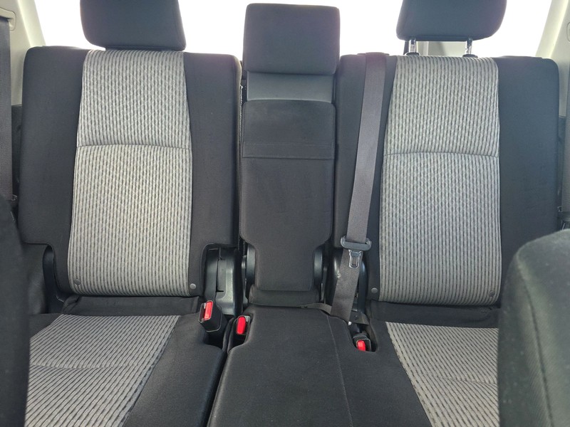 Toyota 4Runner Vehicle Full-screen Gallery Image 13