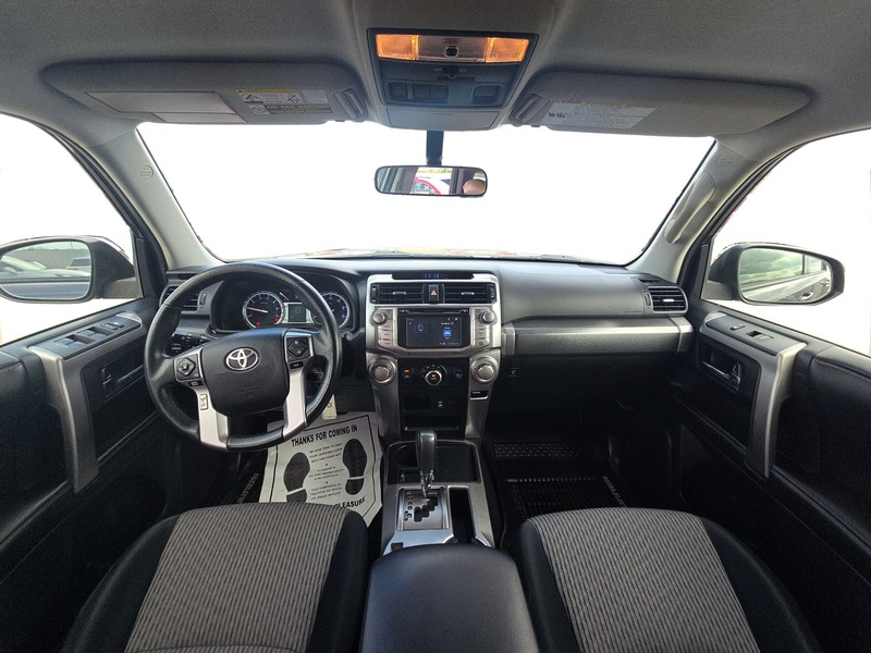 Toyota 4Runner Vehicle Full-screen Gallery Image 15