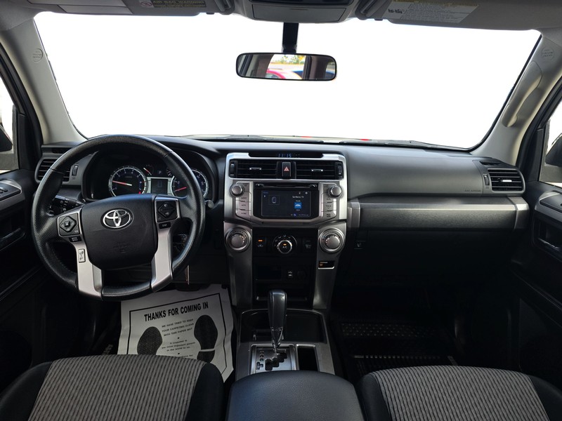 Toyota 4Runner Vehicle Full-screen Gallery Image 16