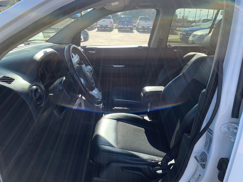 Jeep Compass Vehicle Full-screen Gallery Image 6