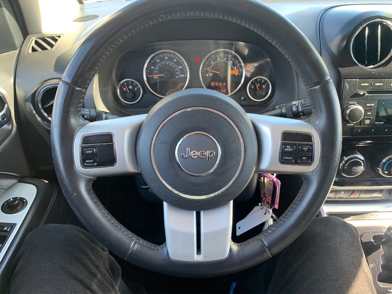 Jeep Compass Vehicle Full-screen Gallery Image 10