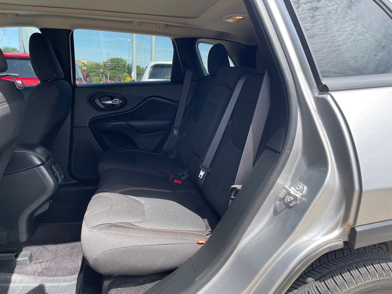 Jeep Cherokee Vehicle Full-screen Gallery Image 8