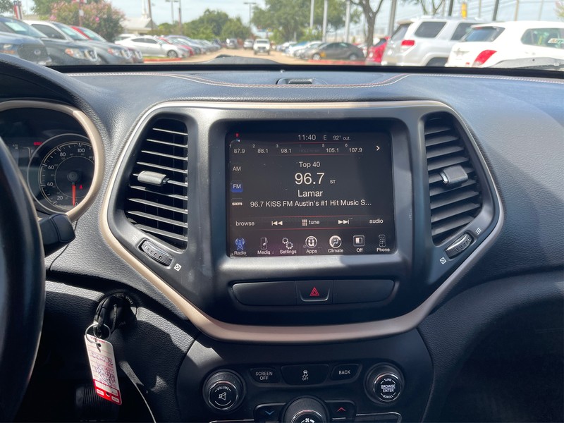 Jeep Cherokee Vehicle Full-screen Gallery Image 10