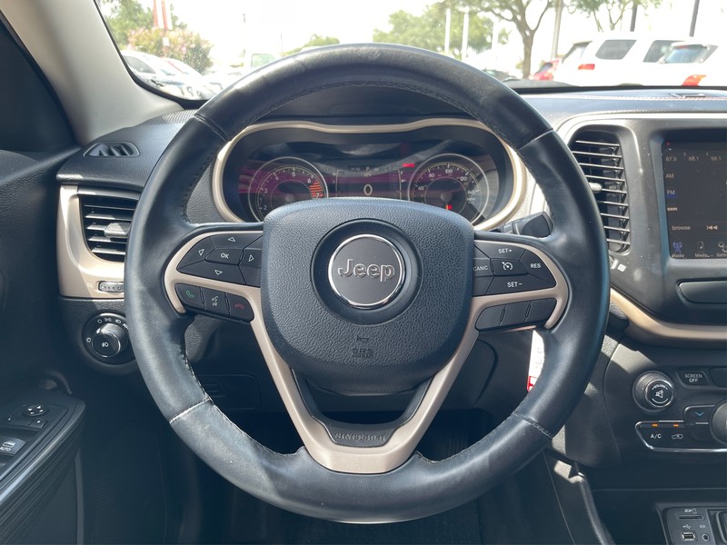 Jeep Cherokee Vehicle Full-screen Gallery Image 12