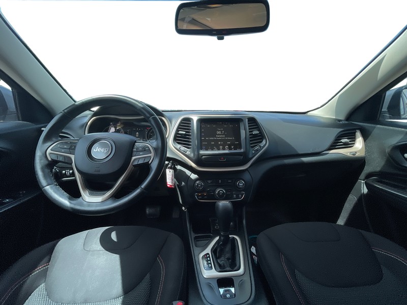 Jeep Cherokee Vehicle Full-screen Gallery Image 13