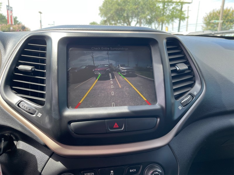 Jeep Cherokee Vehicle Full-screen Gallery Image 15