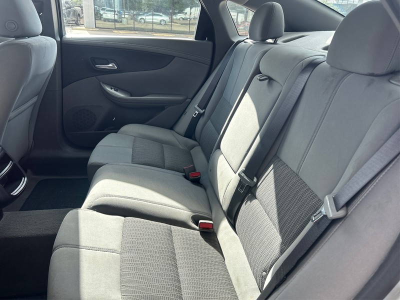 Chevrolet Impala Vehicle Full-screen Gallery Image 10