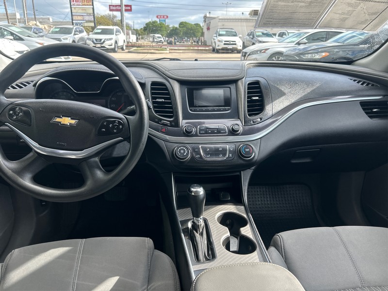 Chevrolet Impala Vehicle Full-screen Gallery Image 12