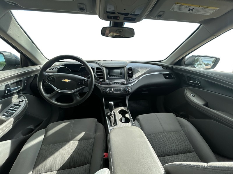 Chevrolet Impala Vehicle Full-screen Gallery Image 16