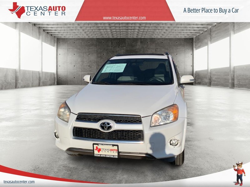 Toyota RAV4 Vehicle Full-screen Gallery Image 2