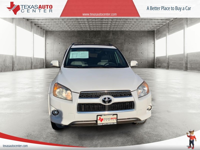 Toyota RAV4 Vehicle Full-screen Gallery Image 3