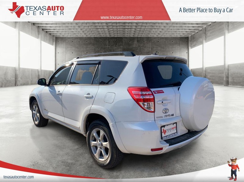 Toyota RAV4 Vehicle Full-screen Gallery Image 8