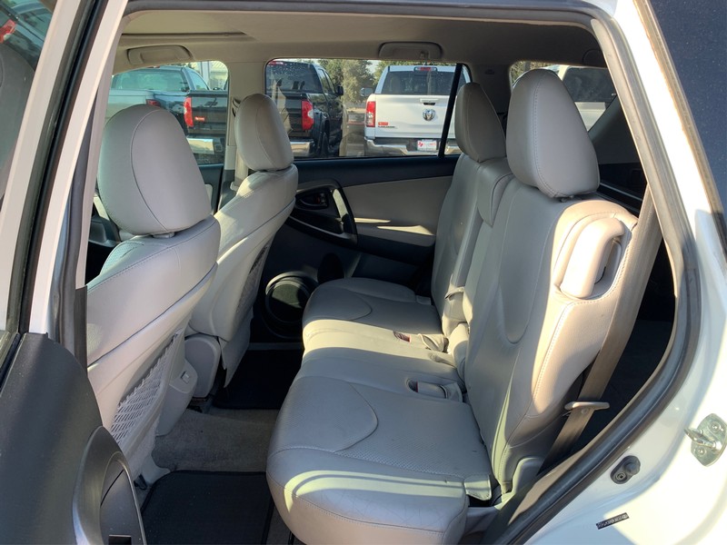 Toyota RAV4 Vehicle Full-screen Gallery Image 10