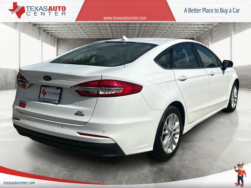 Ford Fusion Hybrid Vehicle Full-screen Gallery Image 7