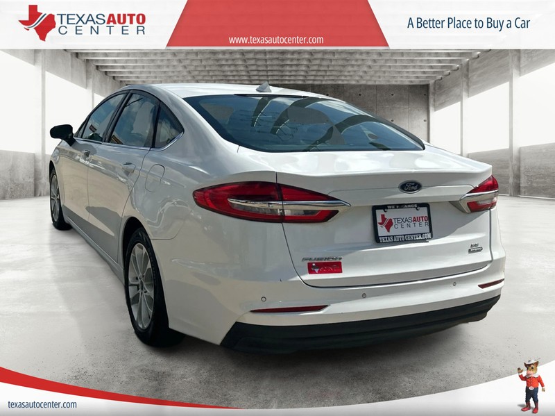 Ford Fusion Hybrid Vehicle Full-screen Gallery Image 8