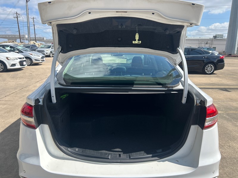 Ford Fusion Hybrid Vehicle Full-screen Gallery Image 11