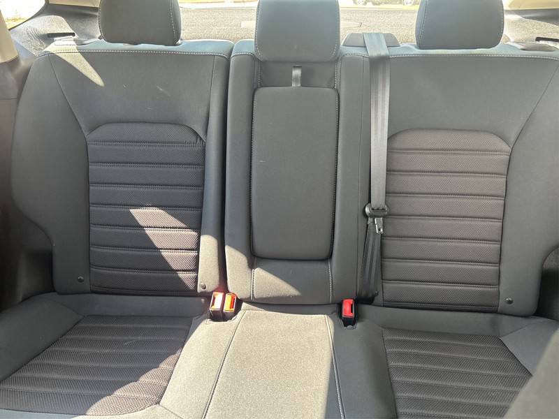 Ford Fusion Hybrid Vehicle Full-screen Gallery Image 13