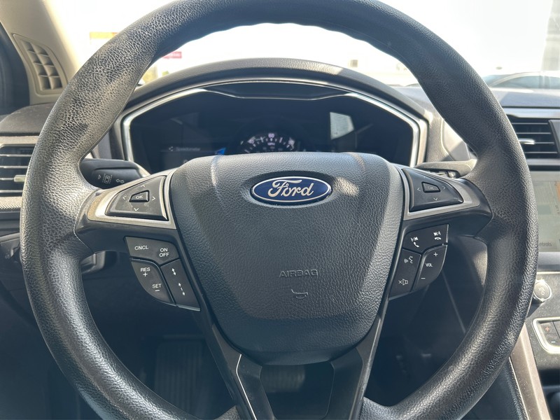 Ford Fusion Hybrid Vehicle Full-screen Gallery Image 14