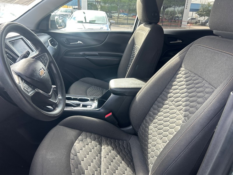 Chevrolet Equinox Vehicle Full-screen Gallery Image 9