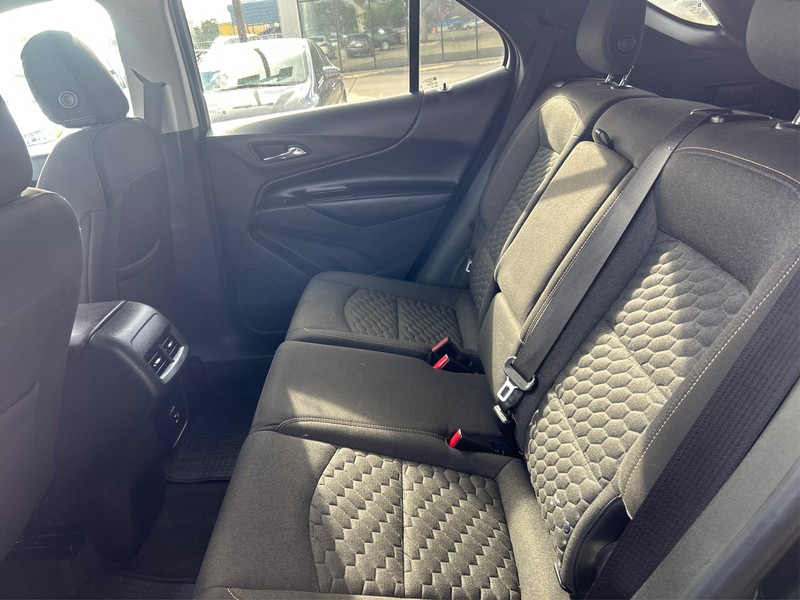 Chevrolet Equinox Vehicle Full-screen Gallery Image 10