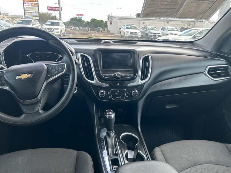 Chevrolet Equinox Vehicle Full-screen Gallery Image 12