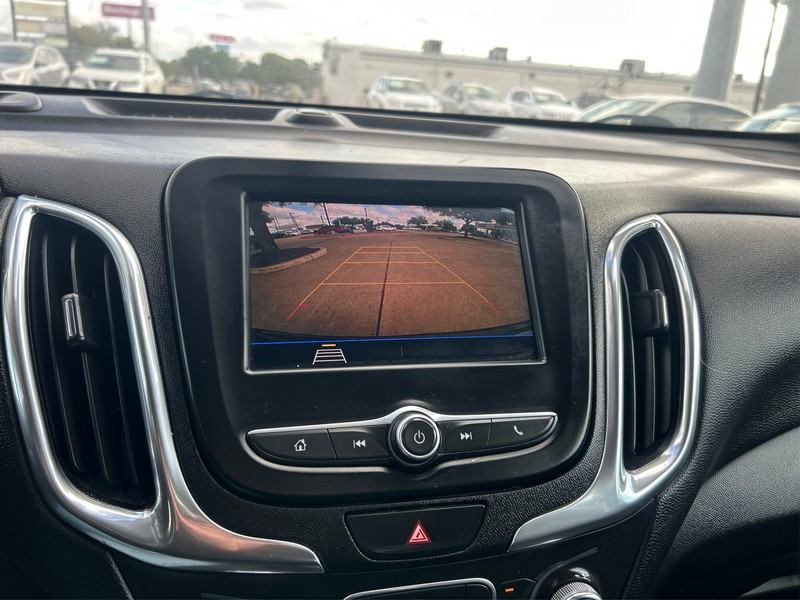 Chevrolet Equinox Vehicle Full-screen Gallery Image 17