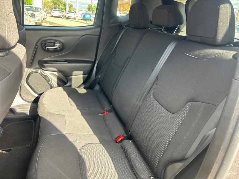 Jeep Renegade Vehicle Full-screen Gallery Image 10