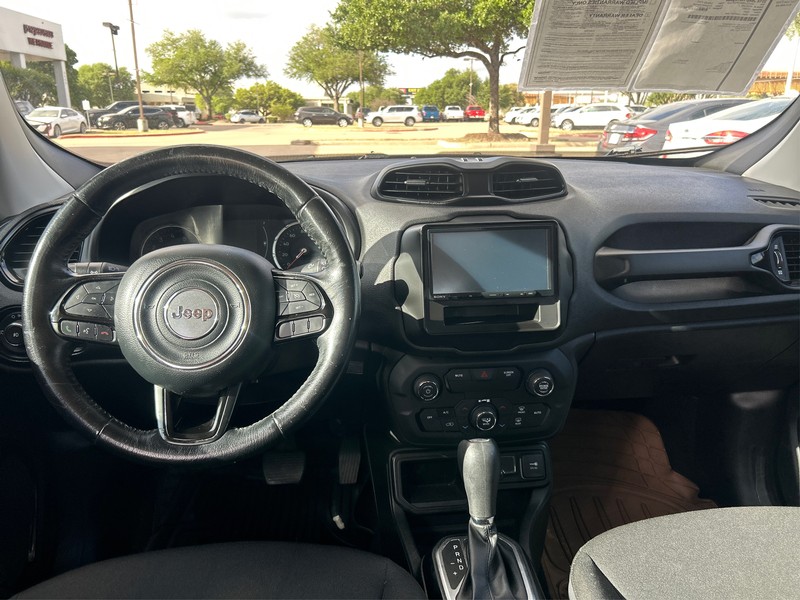 Jeep Renegade Vehicle Full-screen Gallery Image 12