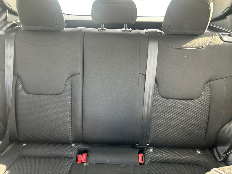 Jeep Renegade Vehicle Full-screen Gallery Image 13