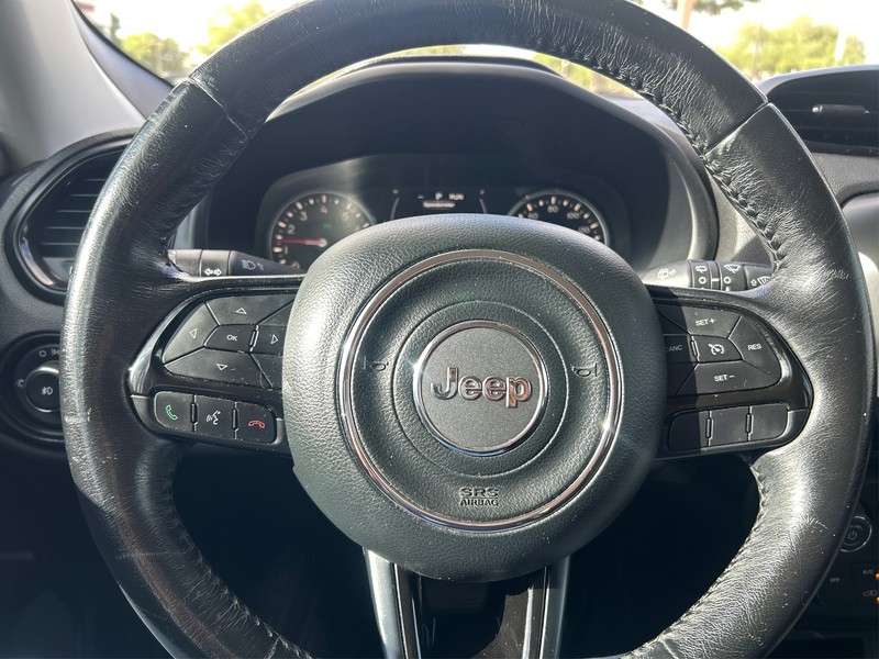 Jeep Renegade Vehicle Full-screen Gallery Image 14