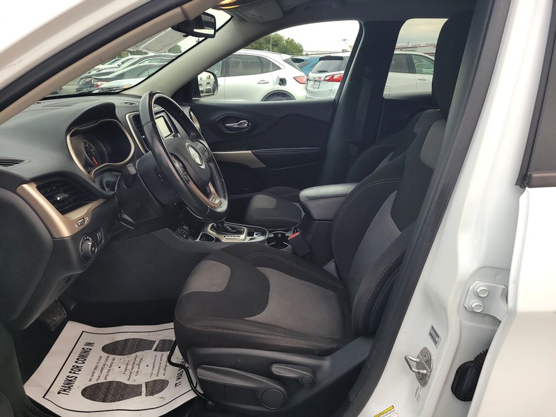 Jeep Cherokee Vehicle Full-screen Gallery Image 9