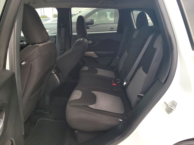 Jeep Cherokee Vehicle Full-screen Gallery Image 10