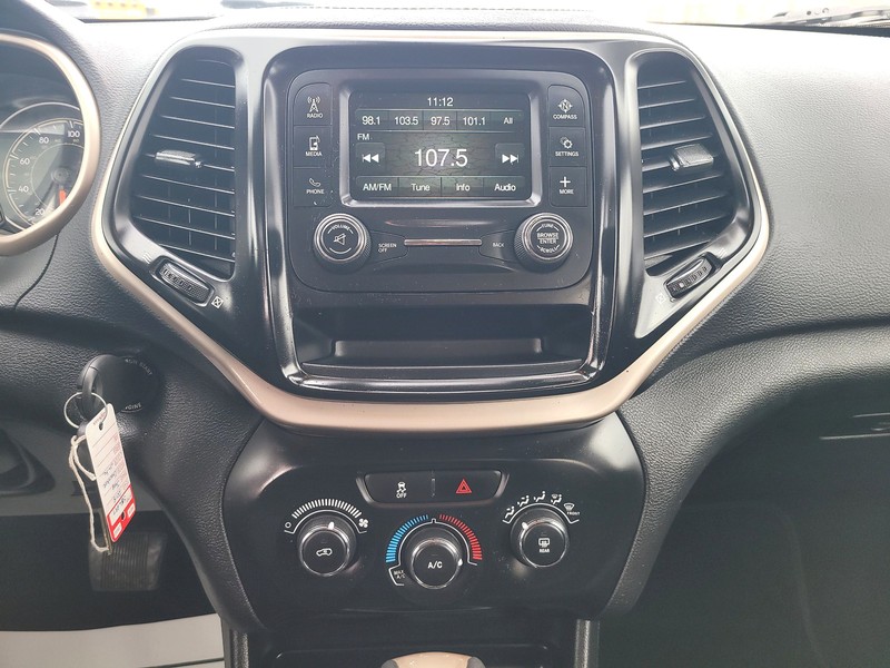 Jeep Cherokee Vehicle Full-screen Gallery Image 12