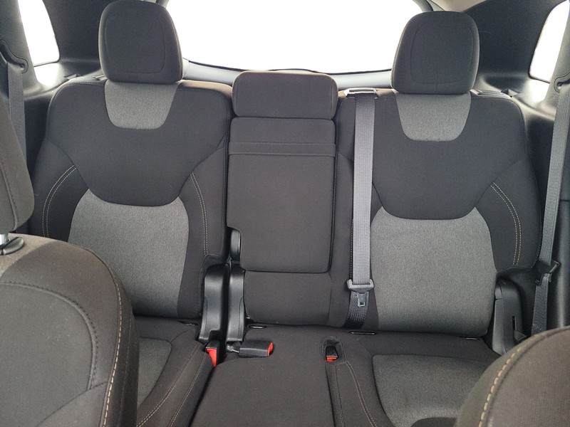 Jeep Cherokee Vehicle Full-screen Gallery Image 13