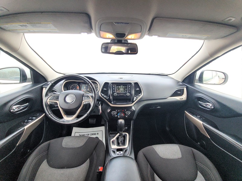 Jeep Cherokee Vehicle Full-screen Gallery Image 15