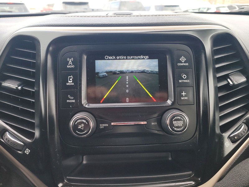 Jeep Cherokee Vehicle Full-screen Gallery Image 17