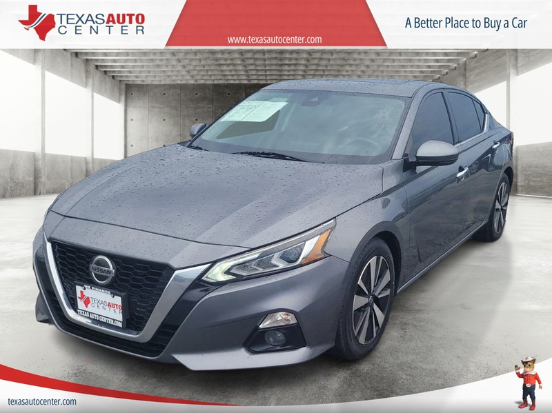 Nissan Altima Vehicle Full-screen Gallery Image 2