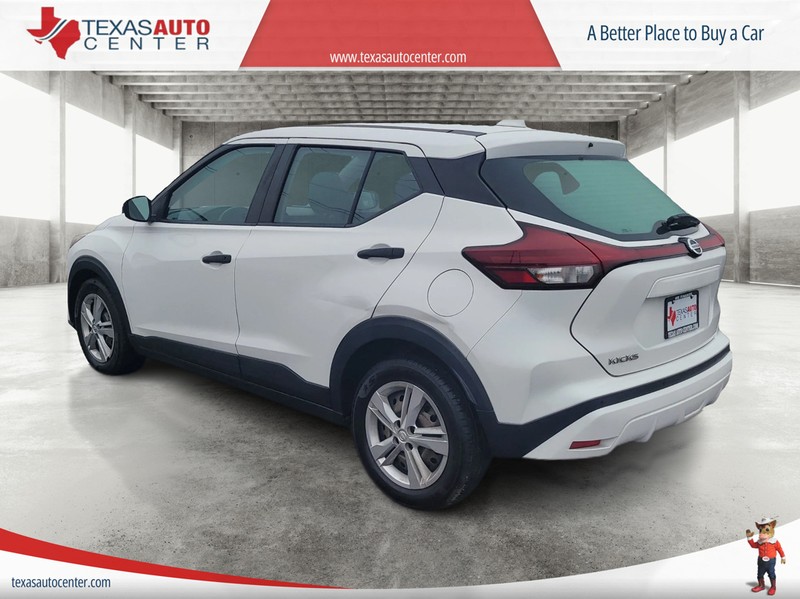 Nissan Kicks Vehicle Full-screen Gallery Image 8