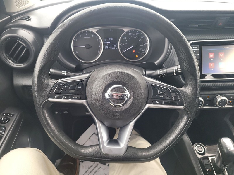 Nissan Kicks Vehicle Full-screen Gallery Image 14