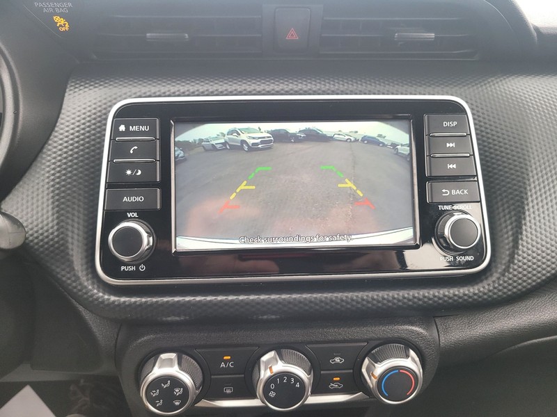 Nissan Kicks Vehicle Full-screen Gallery Image 17