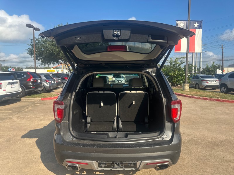 Ford Explorer Vehicle Full-screen Gallery Image 11