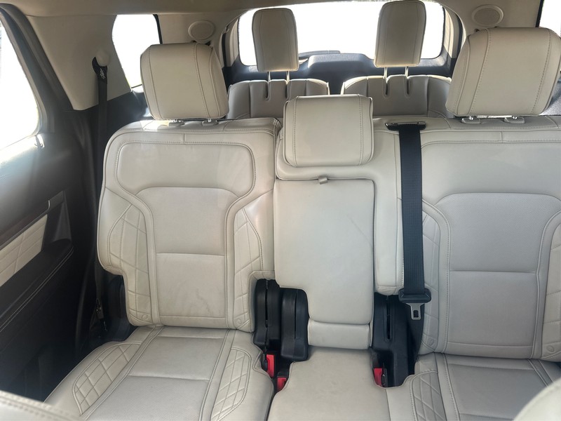 Ford Explorer Vehicle Full-screen Gallery Image 13