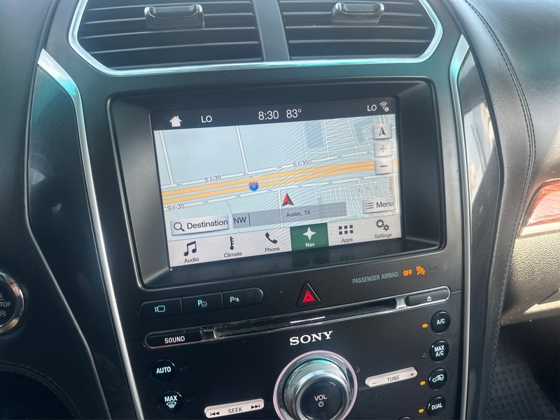 Ford Explorer Vehicle Full-screen Gallery Image 17