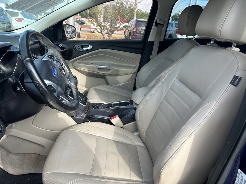 Ford Escape Vehicle Full-screen Gallery Image 9