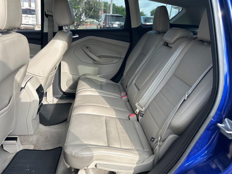 Ford Escape Vehicle Full-screen Gallery Image 10