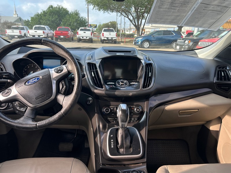 Ford Escape Vehicle Full-screen Gallery Image 12