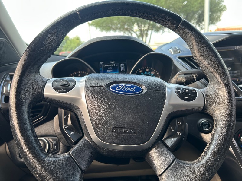 Ford Escape Vehicle Full-screen Gallery Image 14