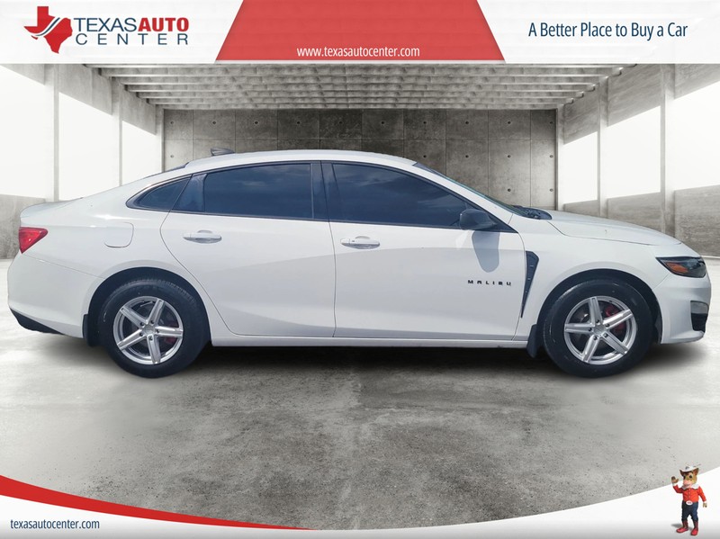 Chevrolet Malibu Vehicle Full-screen Gallery Image 4